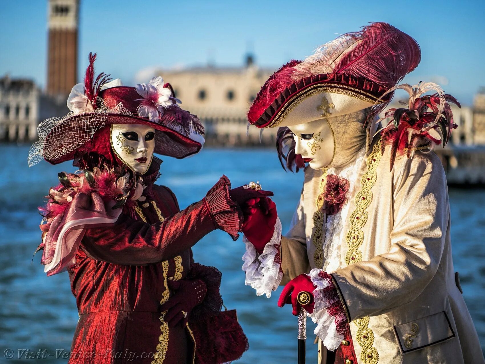 Маска начало во сколько сегодня. Венецианский карнавал Карло Гольдони. Маскарад карнавал Венеция. Венецкий карнавал в Италии. Венецианский карнавал 16 век.