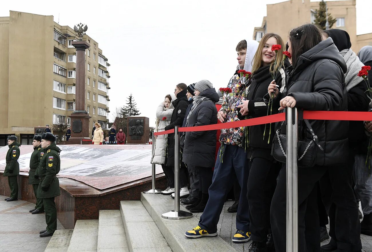 С днем защитника. 23 Февраля Тверь возложение цветов. В Твери прошли торжества в честь дня защитника Отечества. Тверь события. Защитники отечества тверь