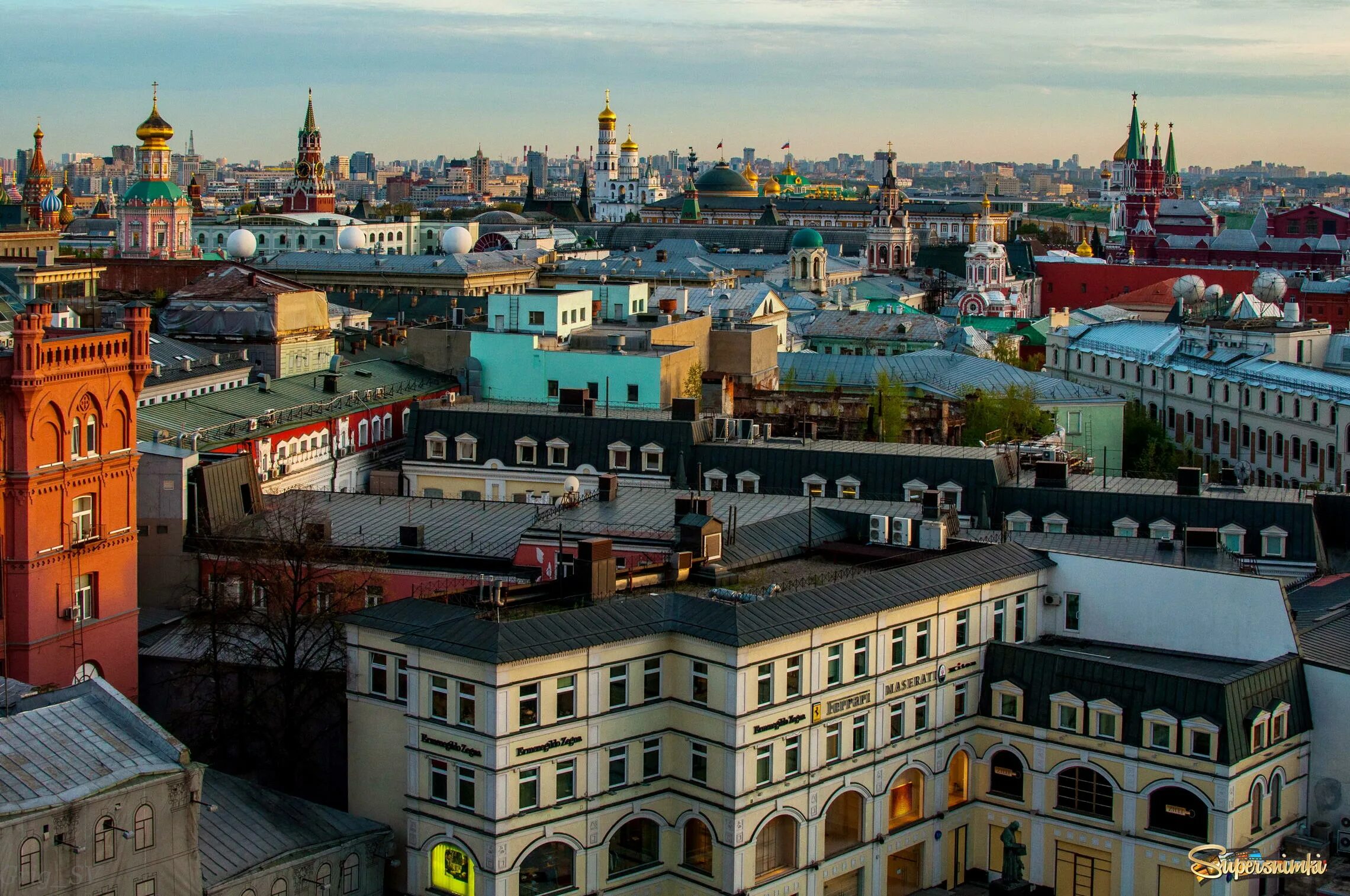 Кто живет на крыше. Арбат Москва вид сверху. Улица Арбат 22 крыша. Крыши Москвы. Вид с крыши Москва.