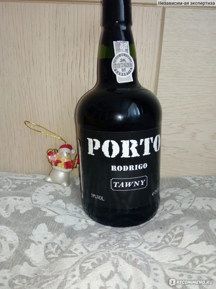 Портвейн Порто Агуила. Портвейн португальский Tawny. Porter портвейн. Портвейн в черной бутылке. Гравураш ду коа