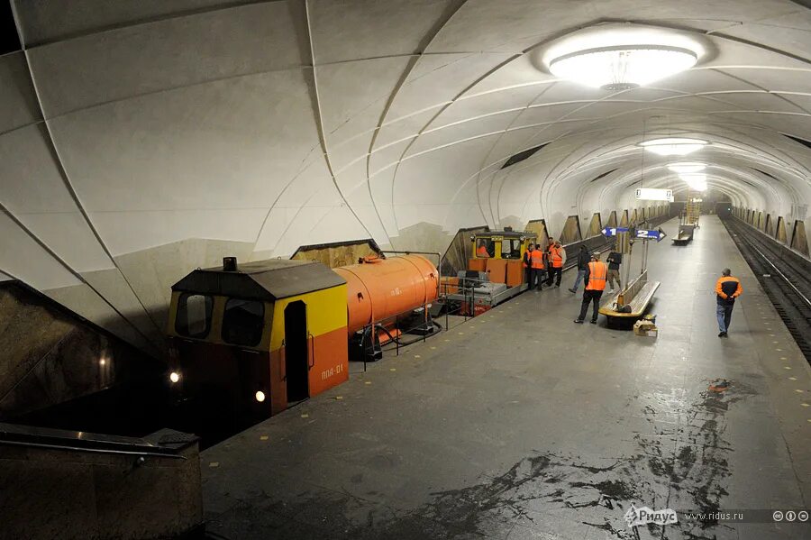 Мтк-1 мотовоз кабина. Поезд балтиец метро спб 2023. Машина в метро спб. Машина в метро спб. Зил 130 метрострой.