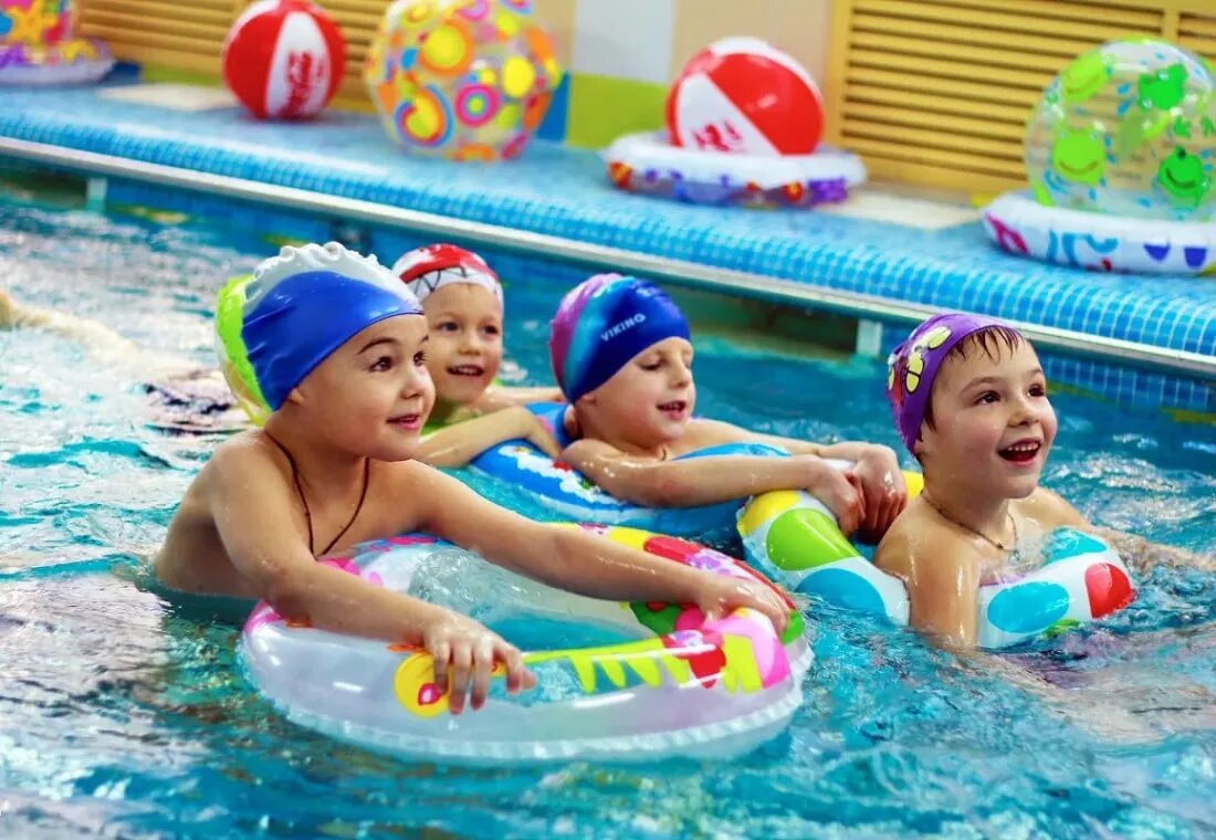 Про плавание детей. Дети в бассейне. Занятия в бассейне для детей. Плавание дети. Бассейн для дошкольников.
