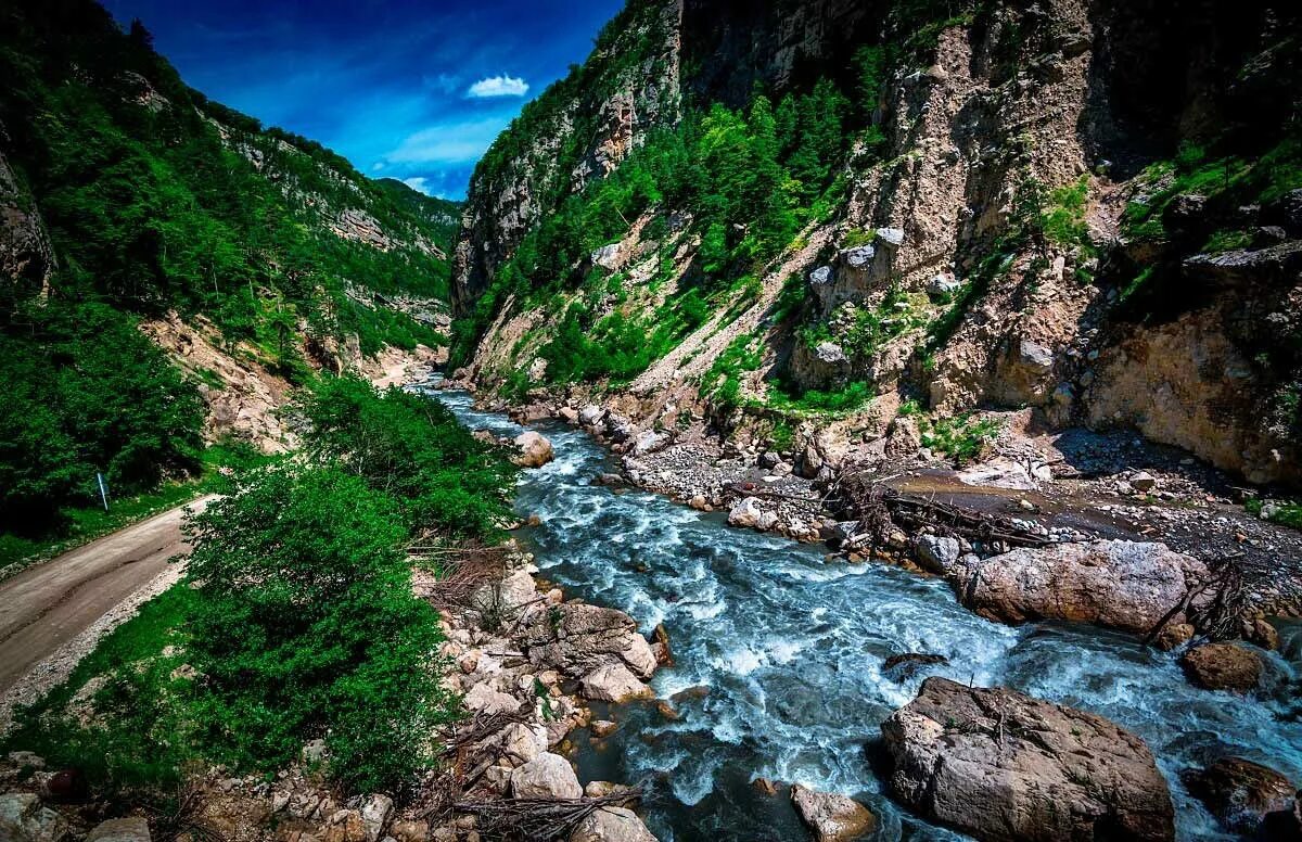 Реки берущие начало в кавказских горах. Ассинское ущелье Ингушетия. Река Асса в Ингушетии. Горная Ингушетия Джейрах Ассинское ущелье. Ассинский каньон Ингушетия.