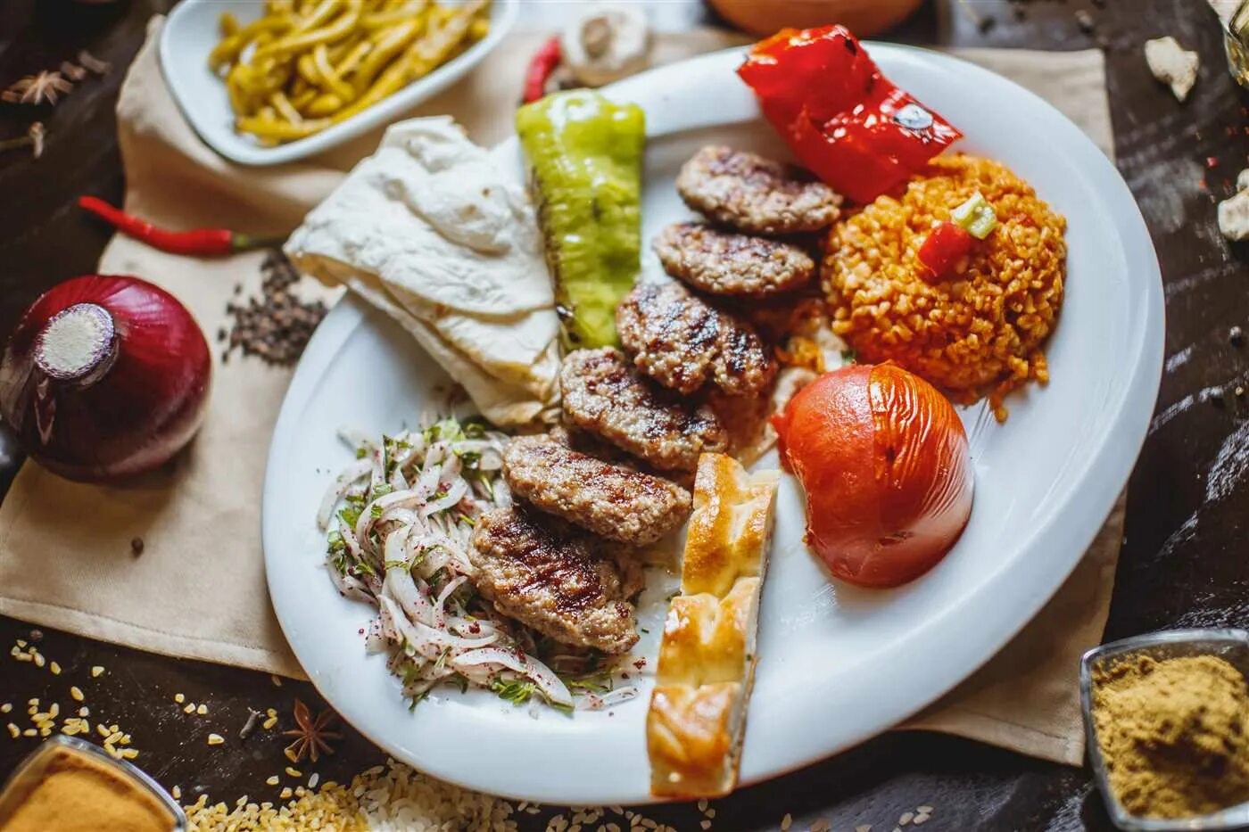 Турция кухня блюда. Кефте турецкие. Турецкая кухня. Национальная кухня Турции. Османская кухня блюда.