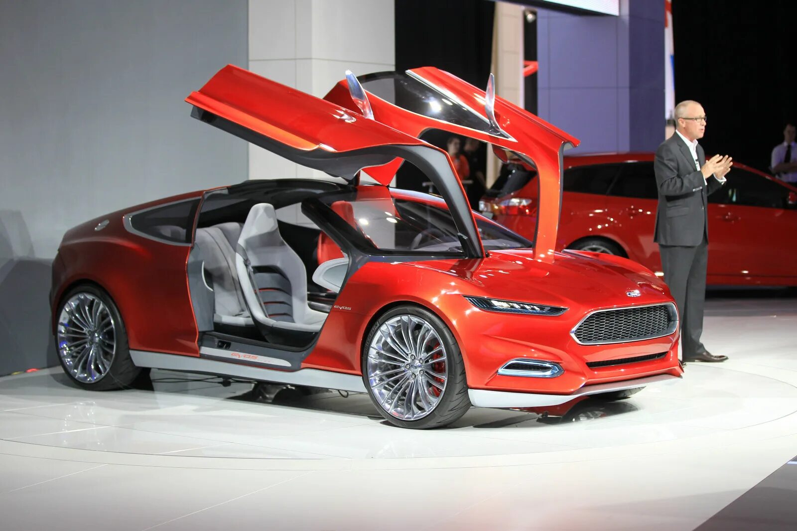 С последней версии самой новой. Ford EVOS Concept, Ford. Ford EVOS 2023. Форд Эвос новая модель. Ford EVOS 2022.