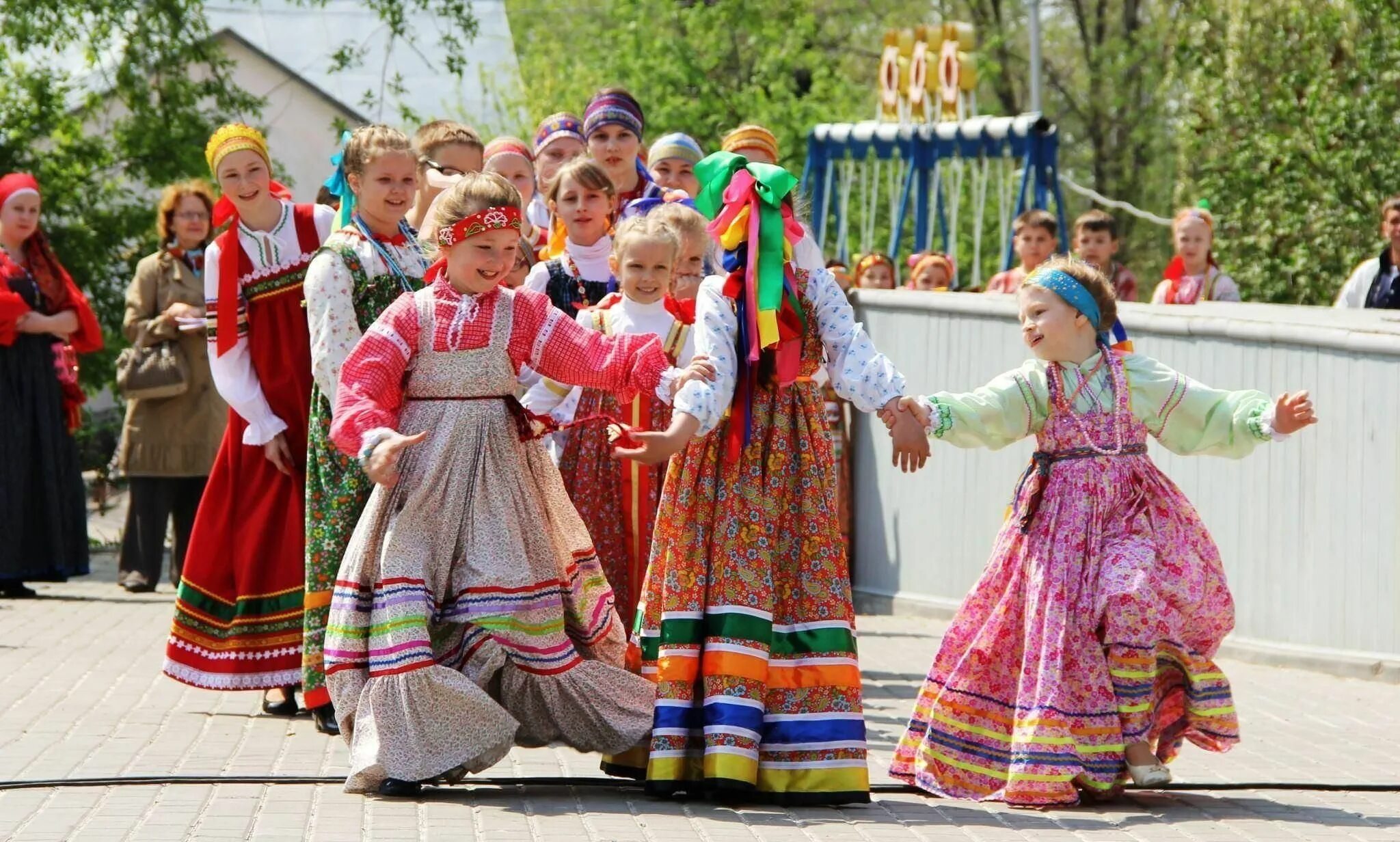 Мероприятие национальные костюмы. Народное гуляние. Русские народные праздники. Русские народные гуляния. Традиции России.