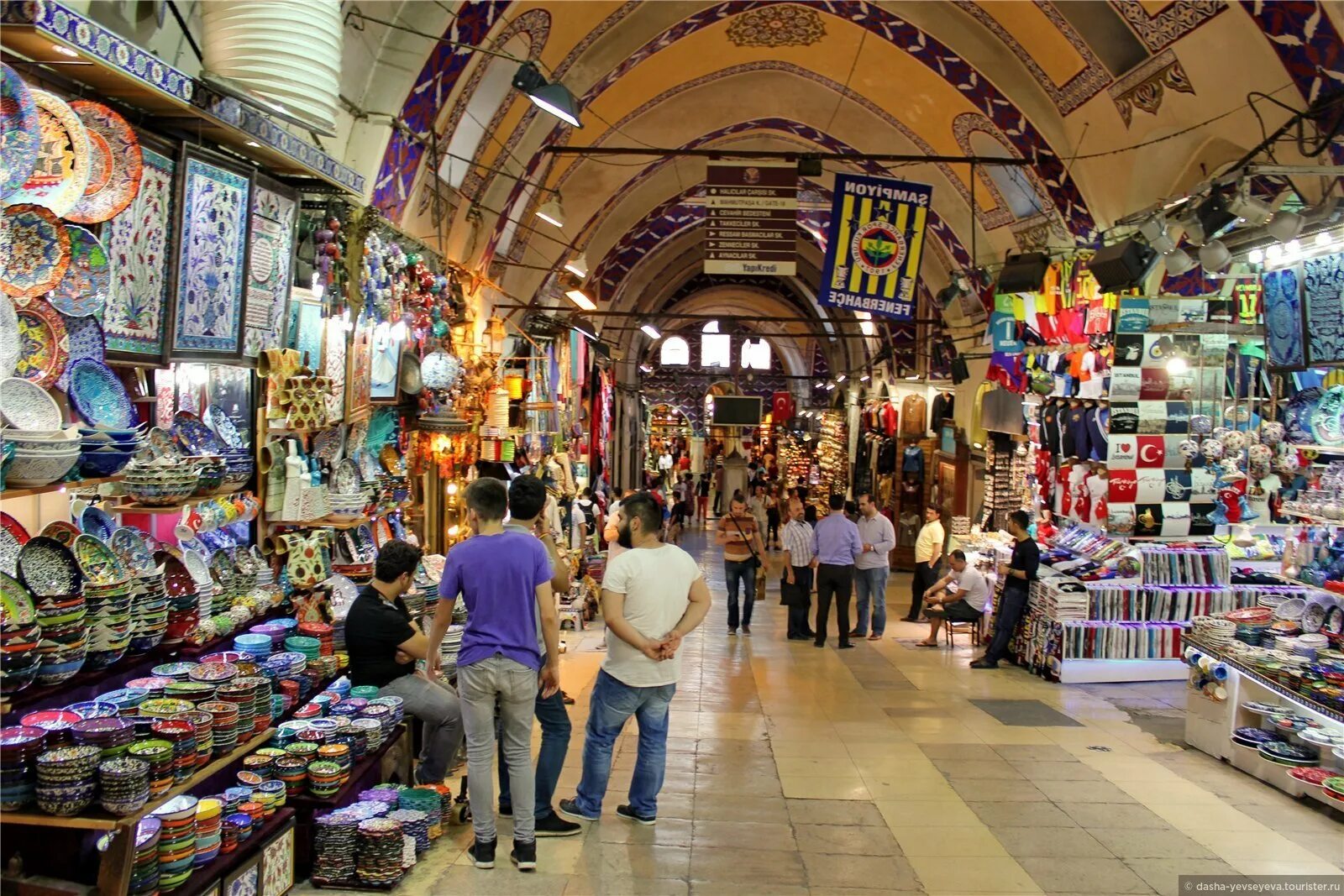 Стамбул где купить. Турция Стамбул Лалели базар. Гранд базар Стамбул. Рынок Laleli в Стамбуле. Оптовый рынок Стамбул Лалели.