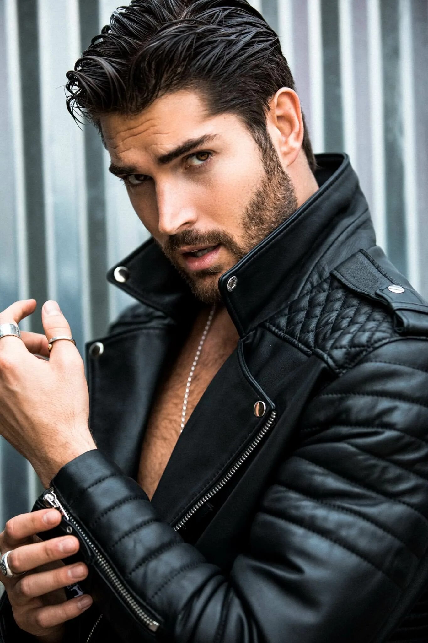 Красивые мужчины. Мужские модели david yurman. Модель андреа занчини. Парень в кожаной куртке. Justice joslin фотосессия.