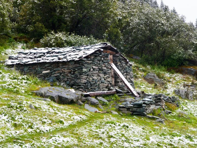 Stone shelter. Укрытие в горах. Укрытие в горе. Иран укрытия в горах. Укрытие в горах построить.