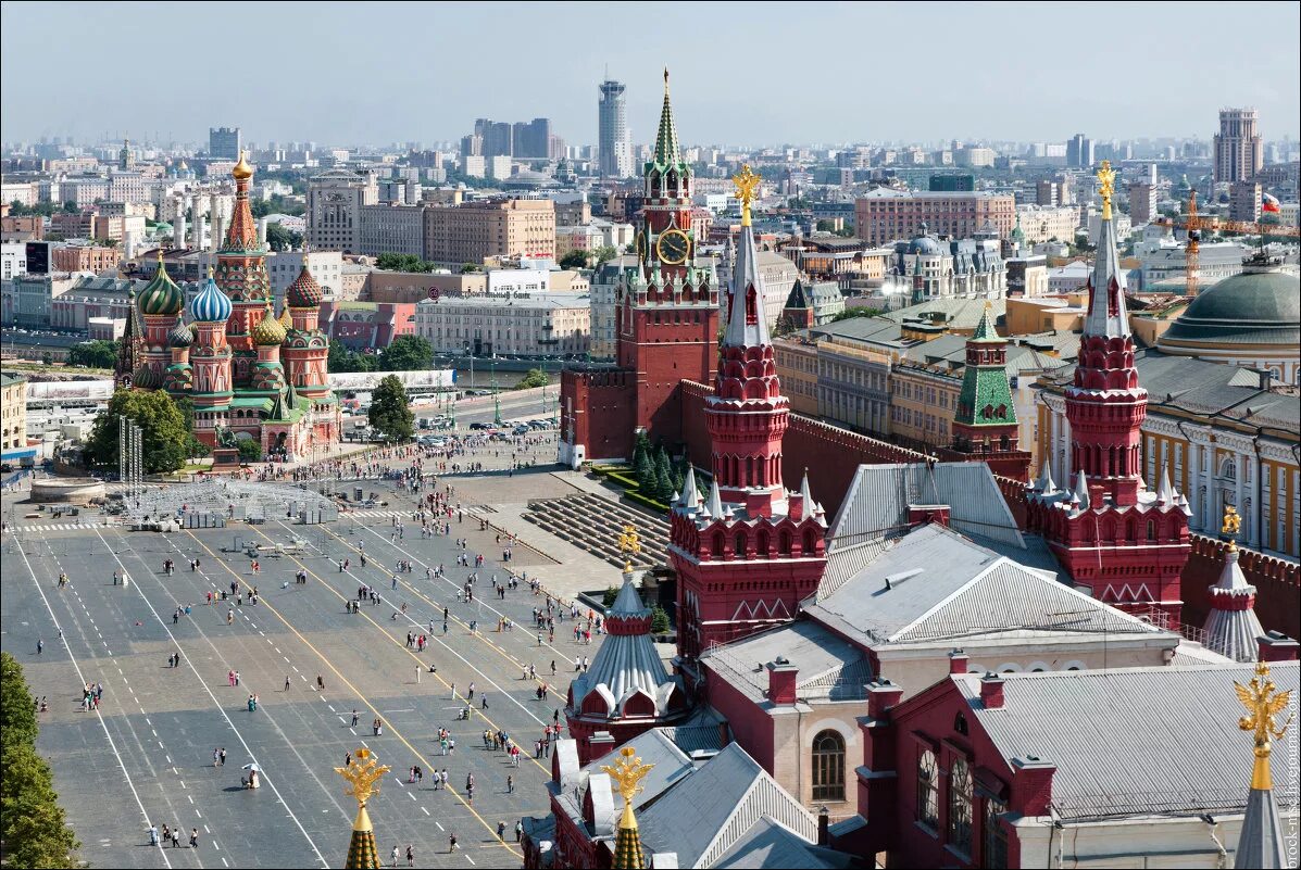 Море красного цвета. Ядовито красный цвет. Моска крассная площадь. Красная площадь москва спасская башня. Красный.