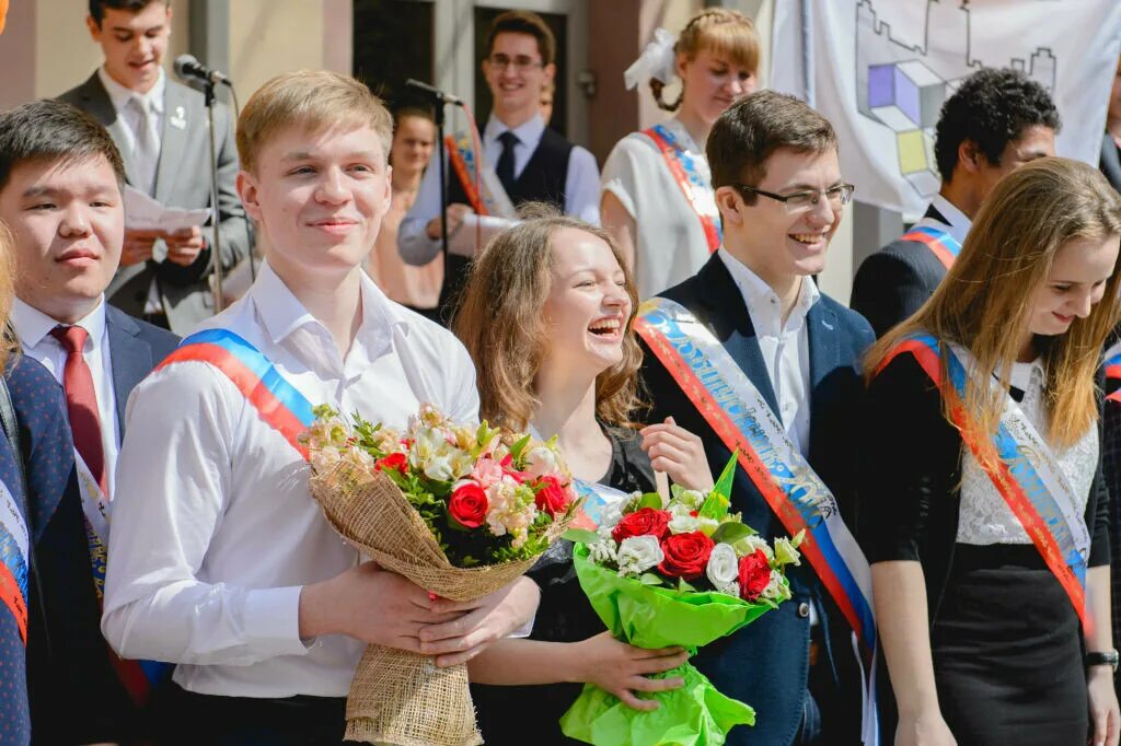 Государственные школы интернаты москвы. Школа-интернат МГУ имени м.в Ломоносова. Университетская гимназия (школа-интернат) МГУ имени м.в. Ломоносова. СУНЦ МГУ школа-интернат. СУНЦ МГУ школа.