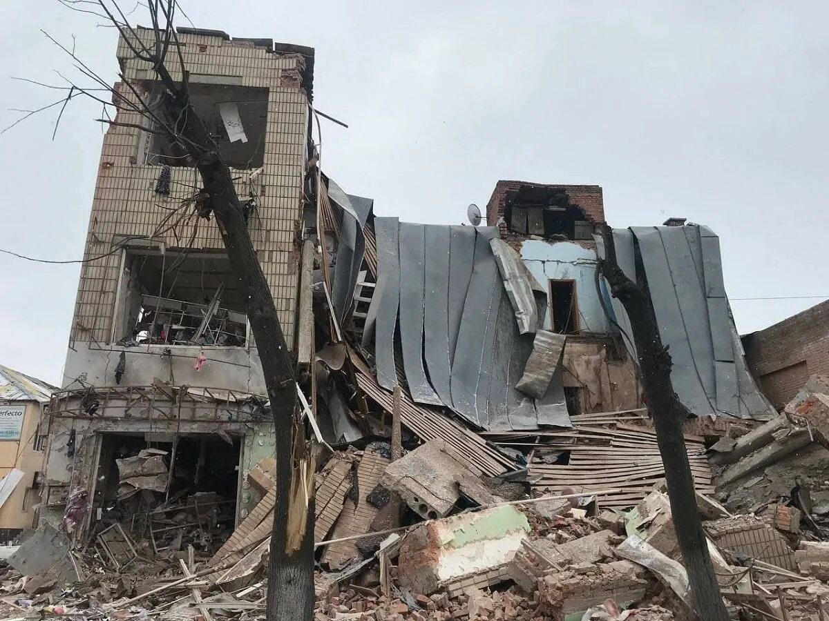Новости украины россия бомбит. Разрушенный дом. Разрушенные здания Донбасс.