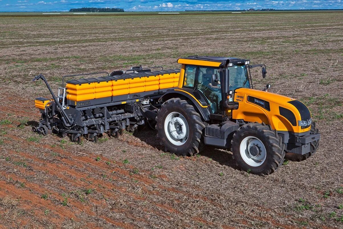 Трактор Valtra желтый. Valtra q305. Трактор Валтра погрузчик. Красивый трактор.