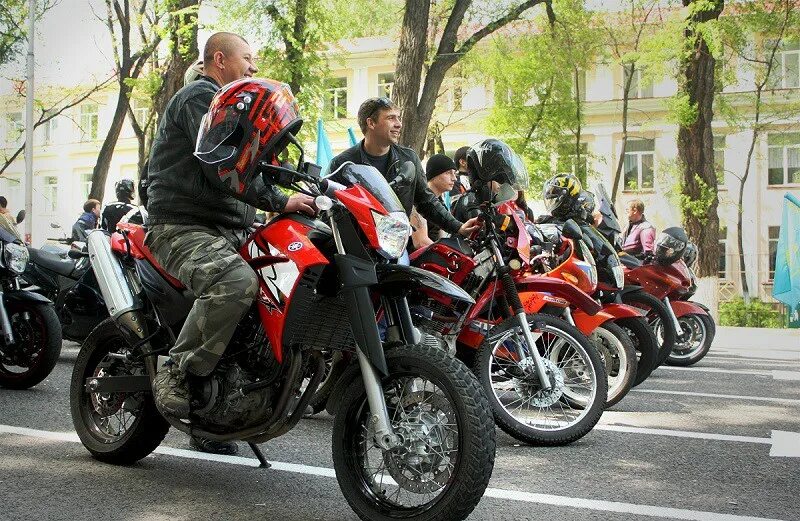 День мотоциклиста 2024. С праздником мотоциклиста. День мотоцикла. Мотоциклы и праздник. День мотоциклиста.