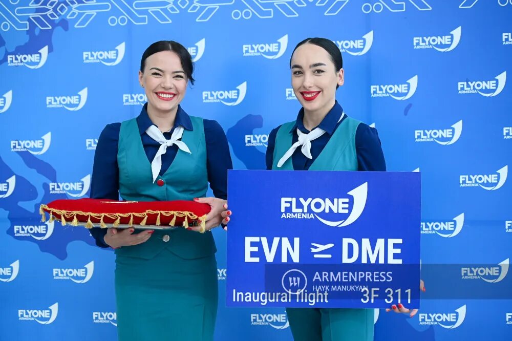 Flyone armenia билеты. Авиакомпании flyone Armenia. Flyone Armenia самолеты. Flyone Armenia стюардессы.