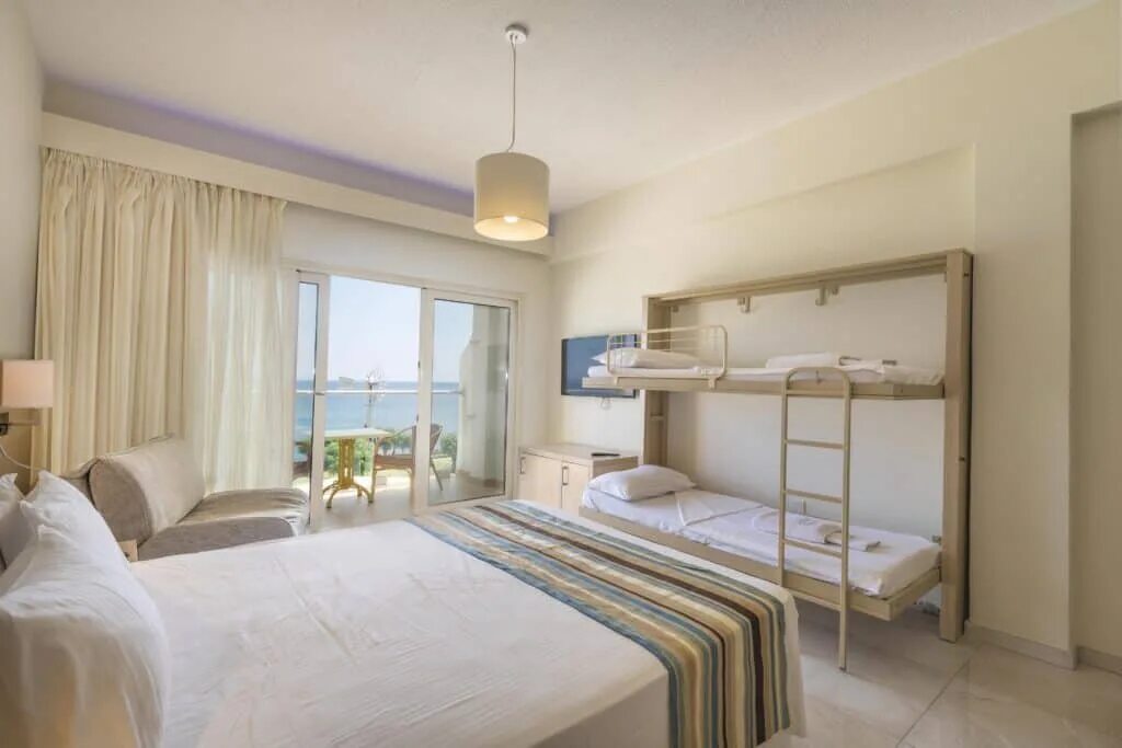 П 17 отель. Алеан фэмили биарриц. Vogue hotel стамбул. Superior family. Пернера бич кипр.
