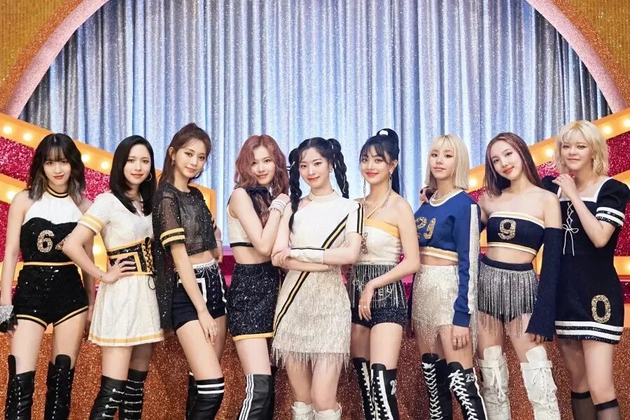 We are twice twice. Твайс группа 2025. группа твайс 2025. твайс дебют. группа twice гёрл-группы республики корея.