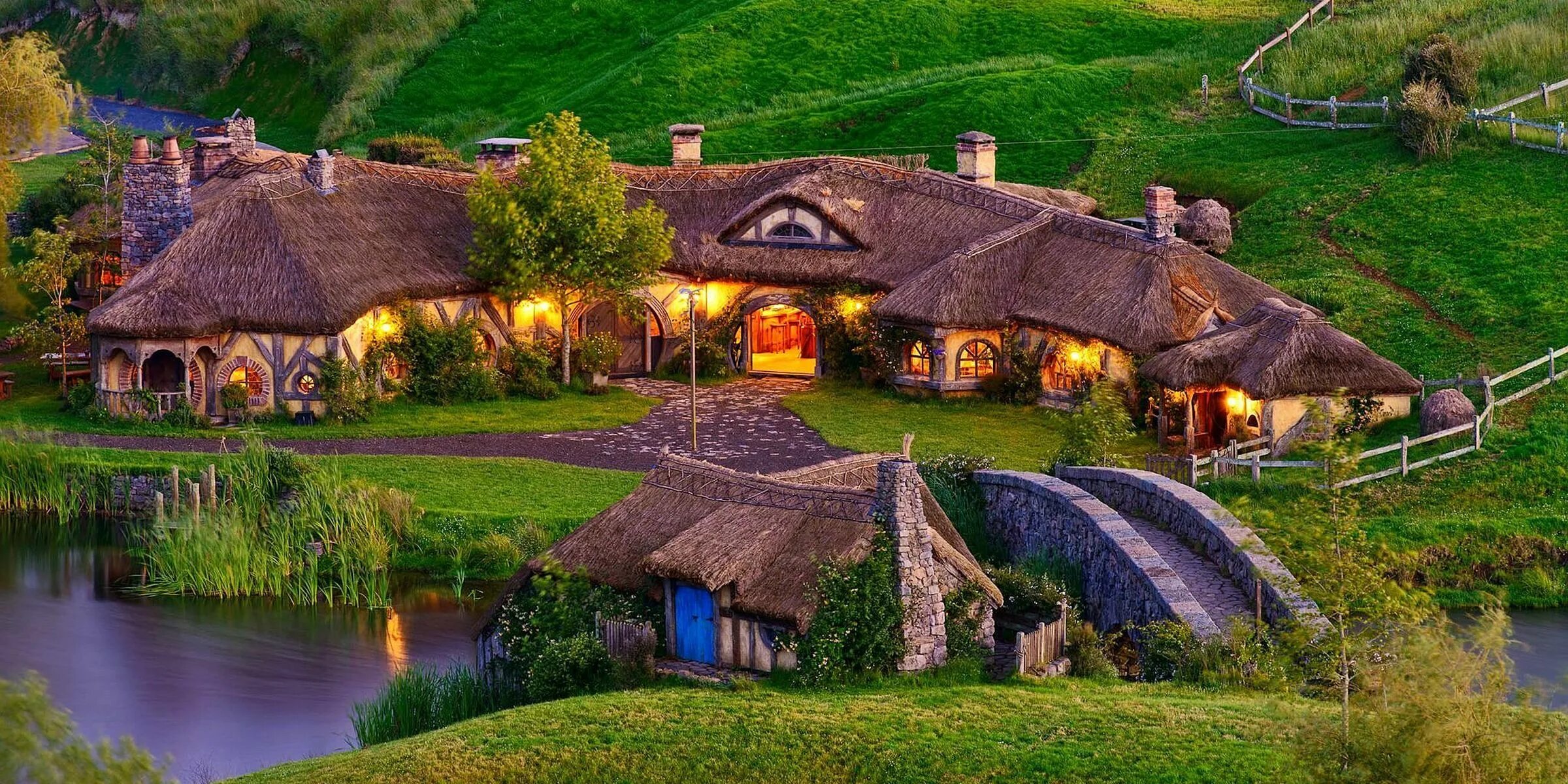 Новая зеландия сельская местность. Will new villages. Паб зеленый дракон в хоббитон новая зеландия. Деревня хоббитов в новой зеландии. Хоббитон новая зеландия матамата.