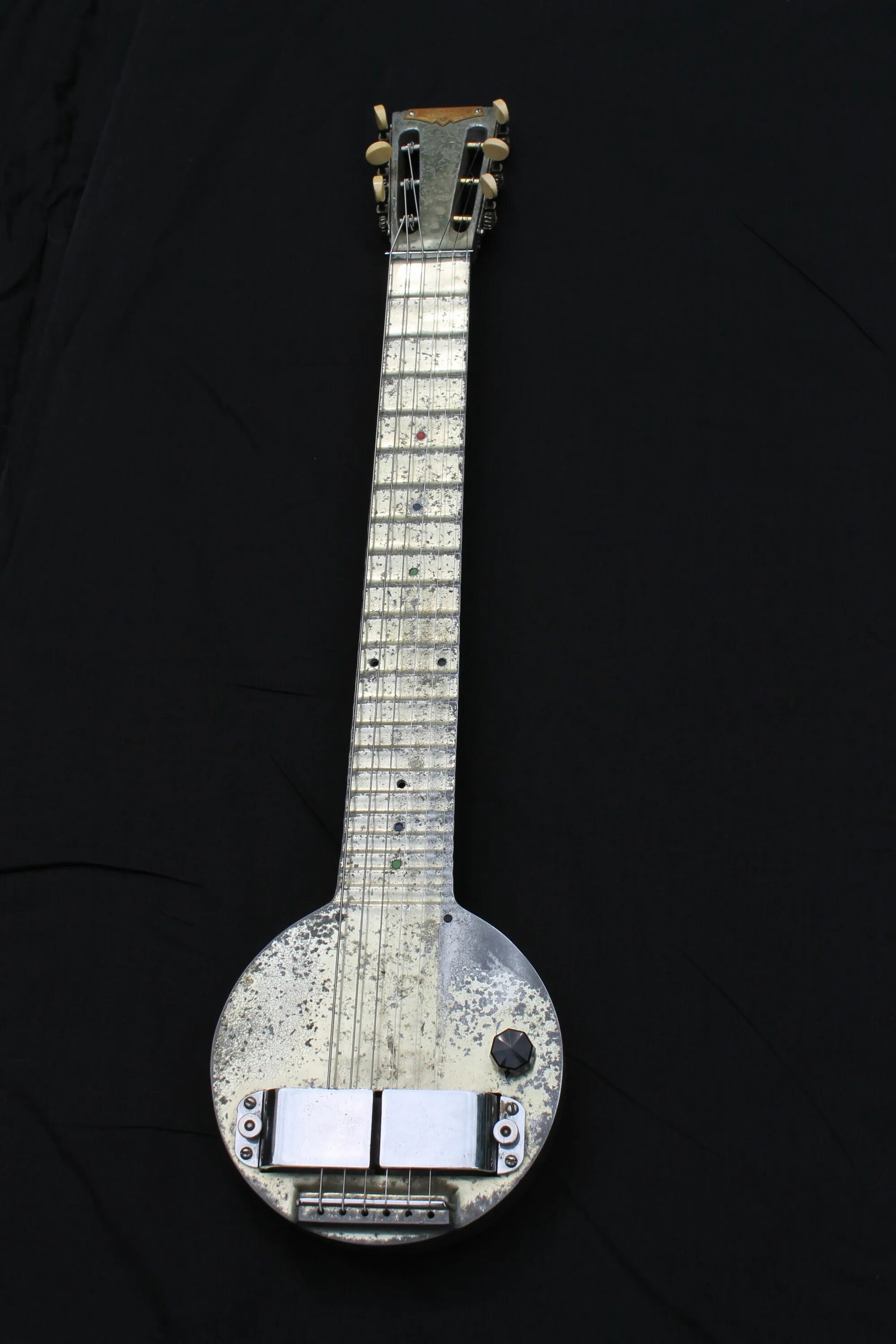 Мир электрогитар. Гитара Rickenbacker " frying Pan. Rickenbacker frying Pan- гитара-сковородка. Rickenbacker " frying Pan " 1931. Электрогитара Rickenbacker frying Pan.