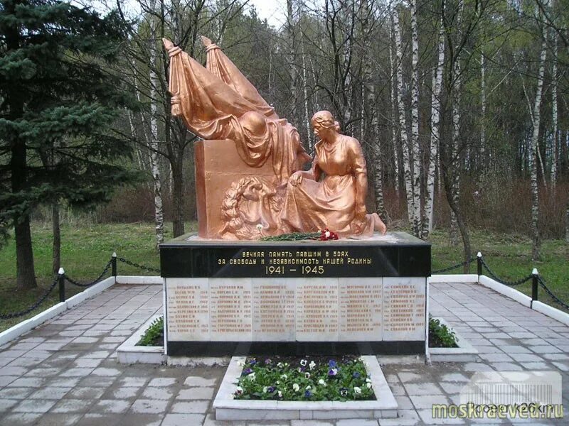 Памятники великой отечественной рядом. Московская область памятники ВОВ 1941-1945. Московский мемориал Великой Отечественной войны. Воинский мемориал в Московском. Мемориал воинам павшим в Великой Отечественной войне город королёв.