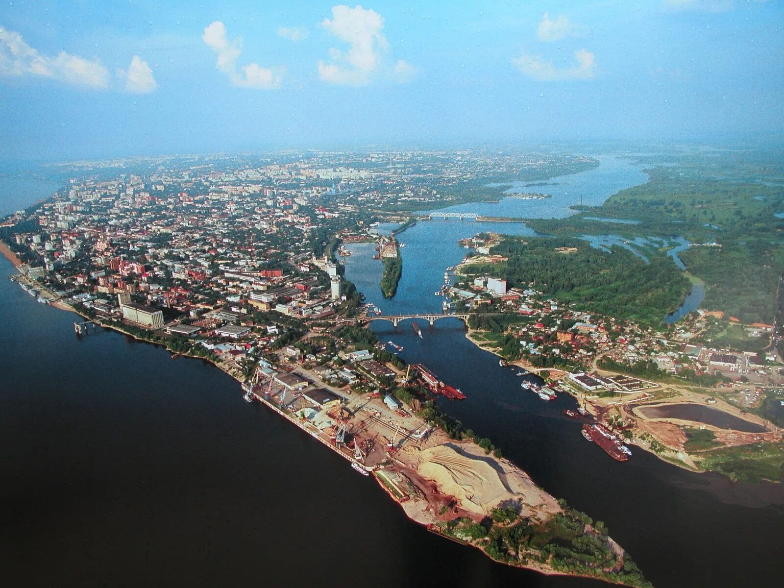 Город б находится