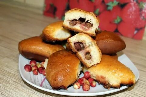 Дрожжевые пирожки с ягодами в духовке
