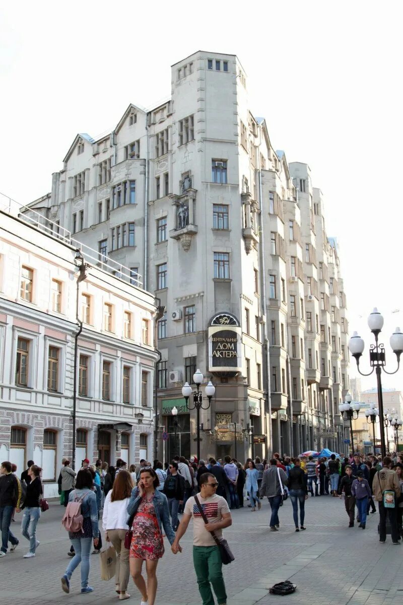 Г арбатский. Старый Арбат Москва. Арбат 1975 г старый Арбат. Улица Арбат достопримечательности. Пешеходный Арбат.