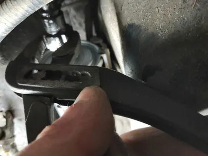 Снять топливный фильтр гранта на защелках как