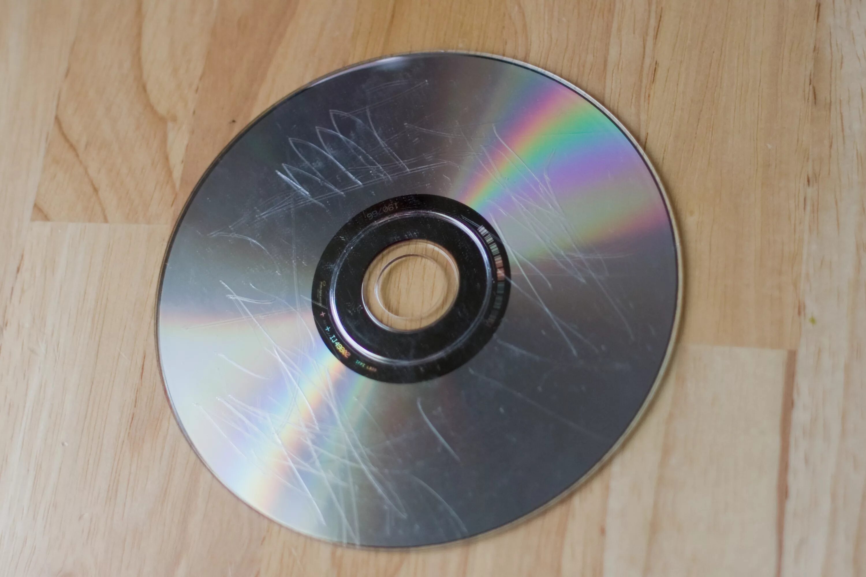 Восстановить cd. CD - Compact Disk (компакт диск). DVD-диски (DVD – Digital versatile Disk, цифровой универсальный диск),. Поцарапанный диск. Царапины на компакт диске.