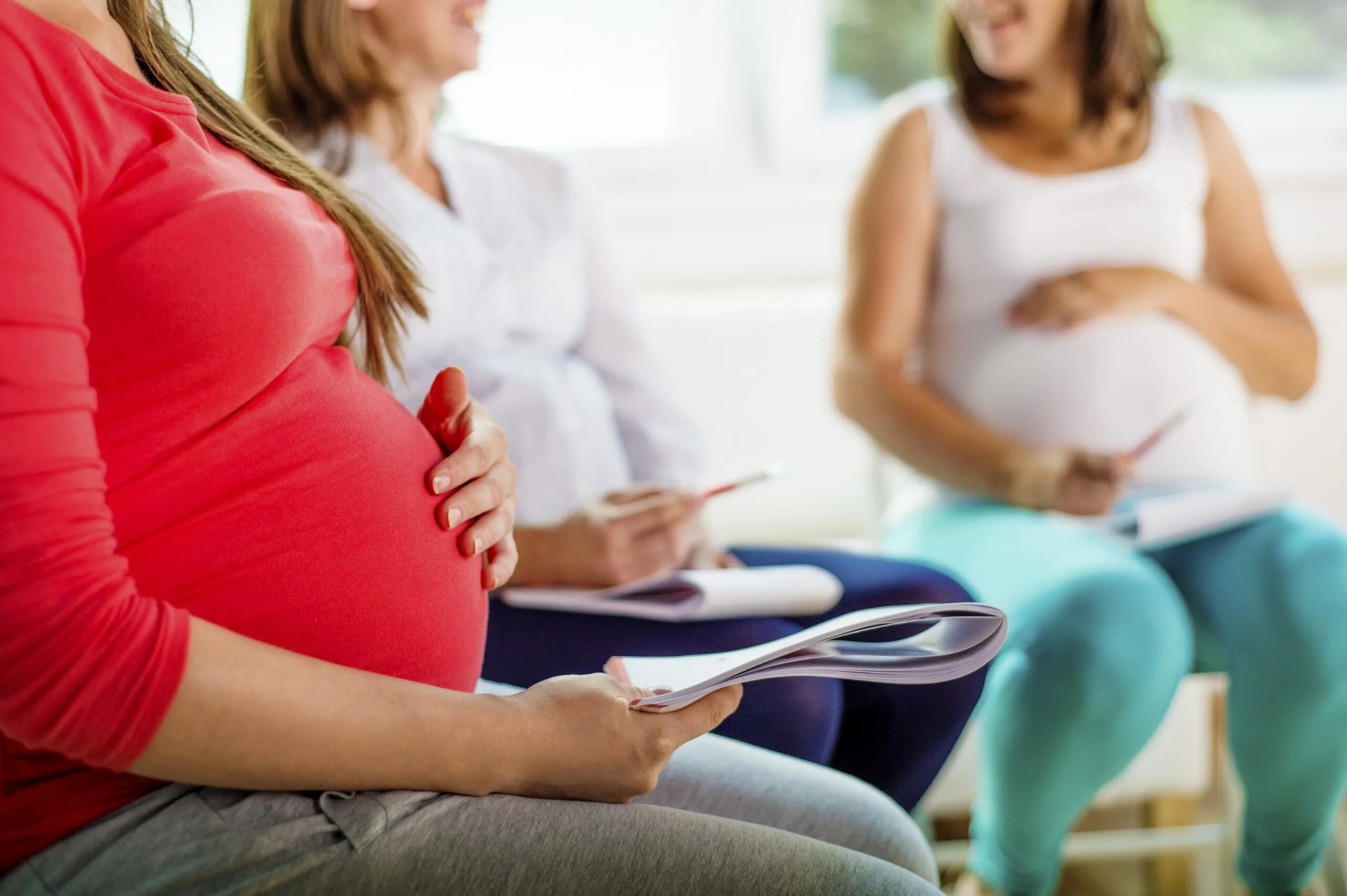 Беременные женщины. Группа беременных. Подготовка к родам.