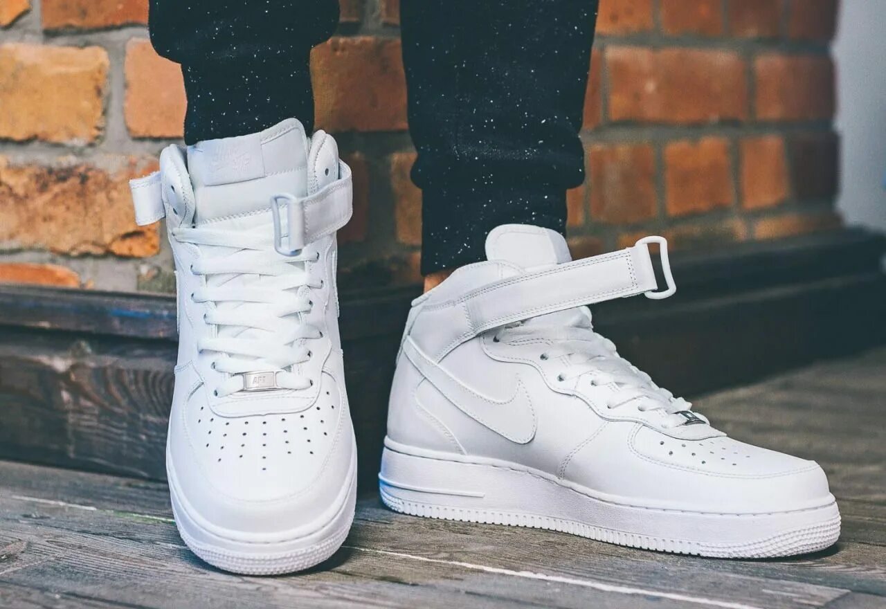 Купить найки форсы мужские. Найк АИР Форс 1 МИД. Nike Air Force 1 Mid '07 White/White. Nike Air Force 1 Mid White женские. Nike Air Force 1 белые.