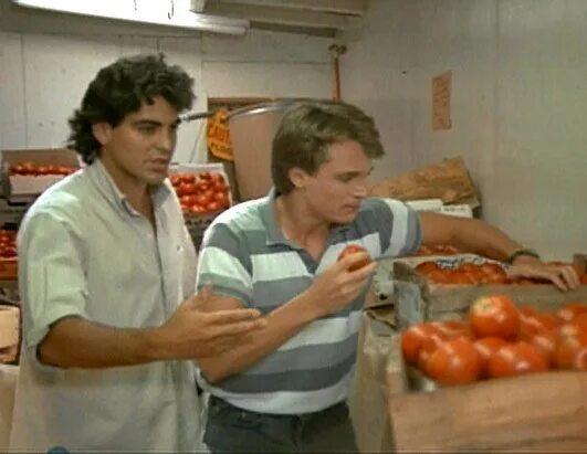 Нападение помидоров. Помидоры убийцы Джордж Клуни. Возвращение помидоров убийц 1988.