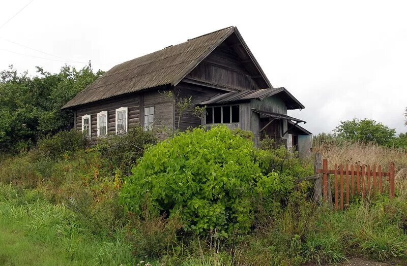 старая заброшенная деревня. заброшенный город в абхазии акармара. заброшенный дом внутри. заброшенные дома в деревнях. жуткий дом в деревне.