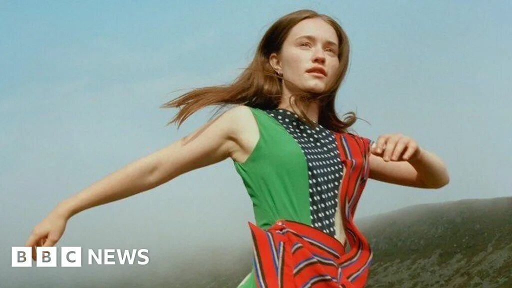 Sigrid everybody. Sigrid strangers. певица sigrid фото. сигрид соелтер. рут сигрид графстрём.