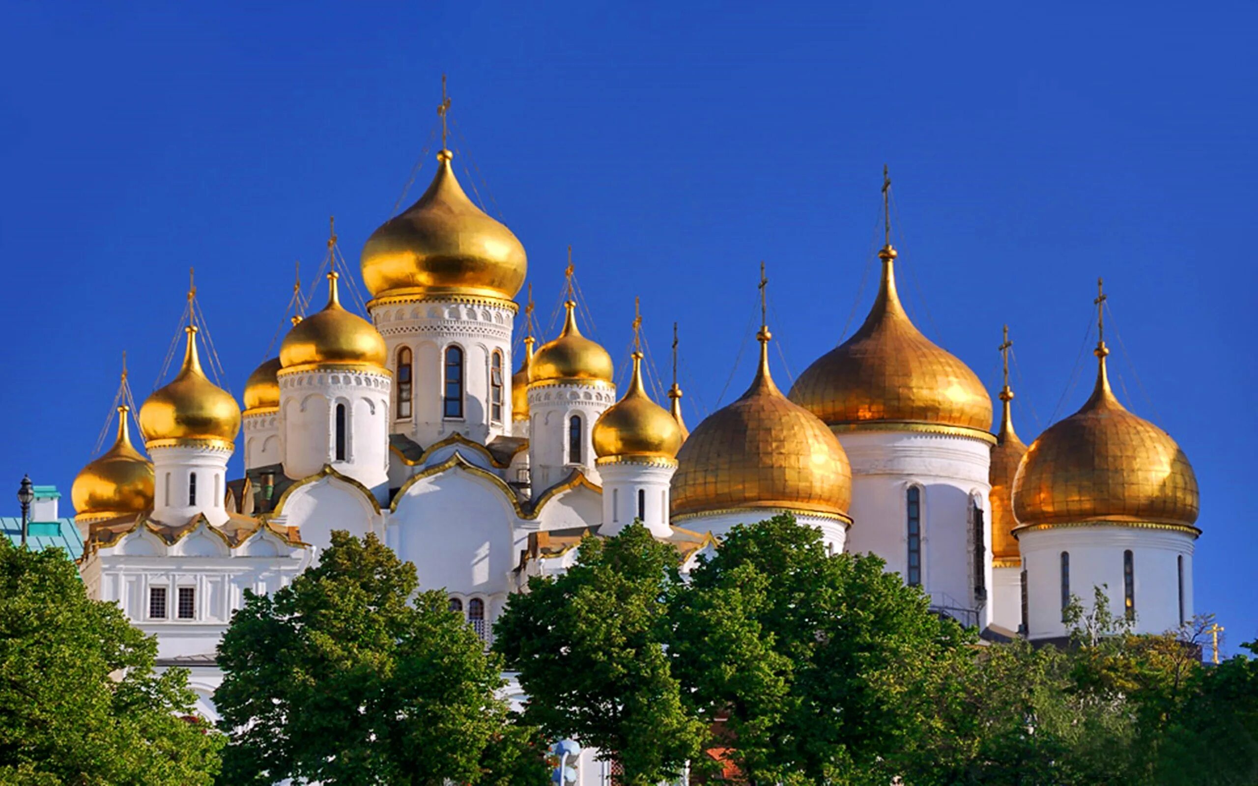 Купола золотые купола. Православный храм с золотыми куполами. Золотые купола храма Христа.