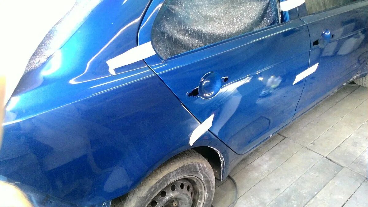 Покрасили не в цвет. Покраска заднего бампера автомобиля. Не попали в цвет. Разнотон при покраске автомобиля. Крашеные автомобили двери.