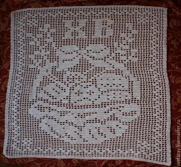 Пасхальная салфетка крючком в технике филейного вязания. Филейные салфетки пасхальные. Филейная салфетка к Пасхе. Вязаная Пасхальная салфетка. Филейные салфетки крючком к Пасхе.