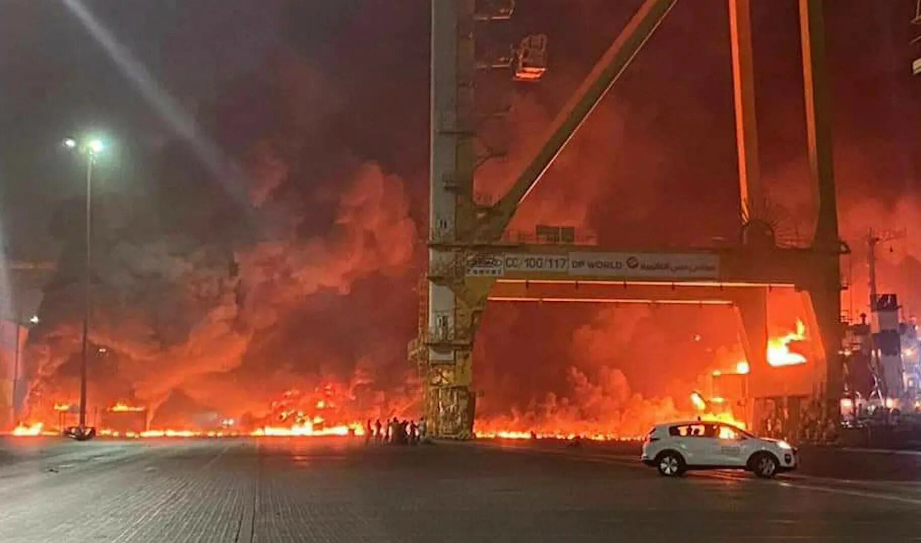 Пожар в порту сегодня. Порт jebel ali дубай. пожар в дубае.
