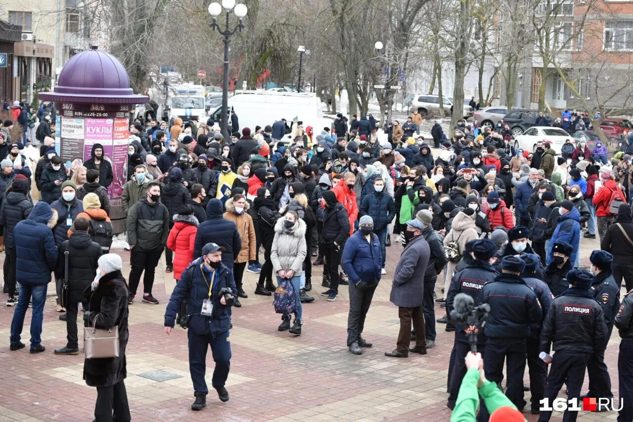 Акции что сейчас происходит. Акции что сейчас происходит. Митинги за навального 23 января 2021. Задержания невский проспект в петербурге 2021. Рубашечники испании отряд.