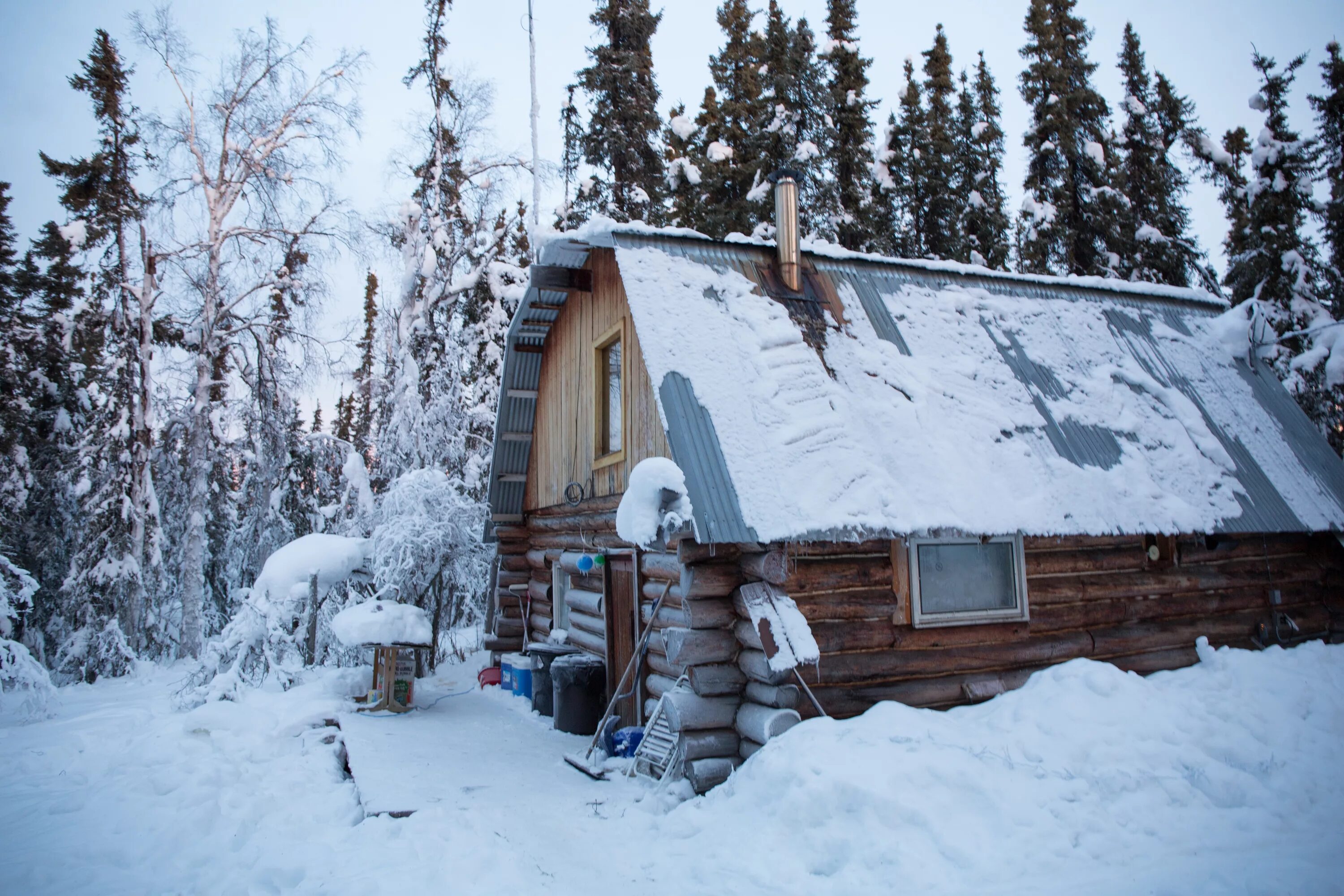 Аляска поселения. Дом на Аляске. Аляска посёлки зимой. Аляска домики. Зимние домики на Аляске.
