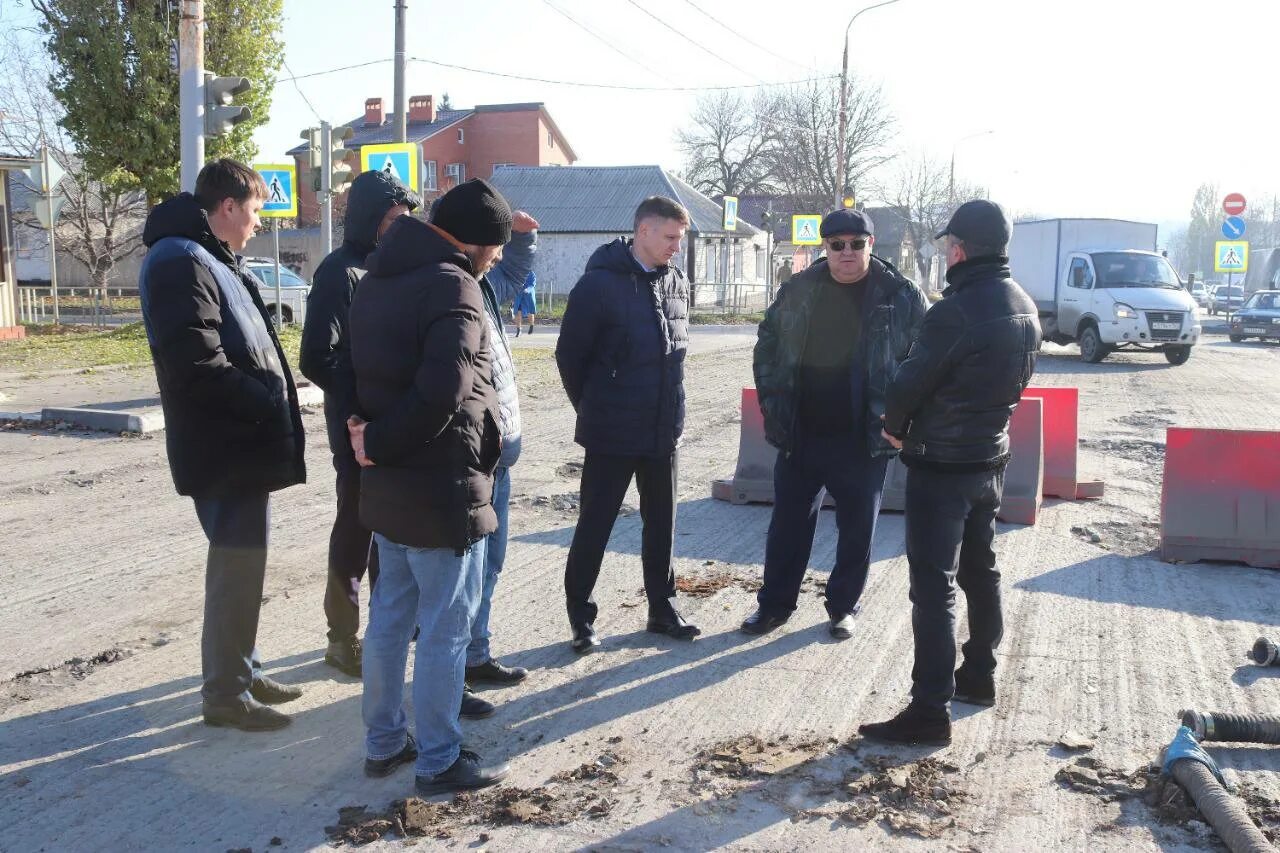 Новости шахты ростовской. Г.шахты мелитополь. приезд главы правительства в ростовскую область позавчера. зам министра строительства ростовской области сергей вифлянцев. криминальные авторитеты шахт ростовской области.