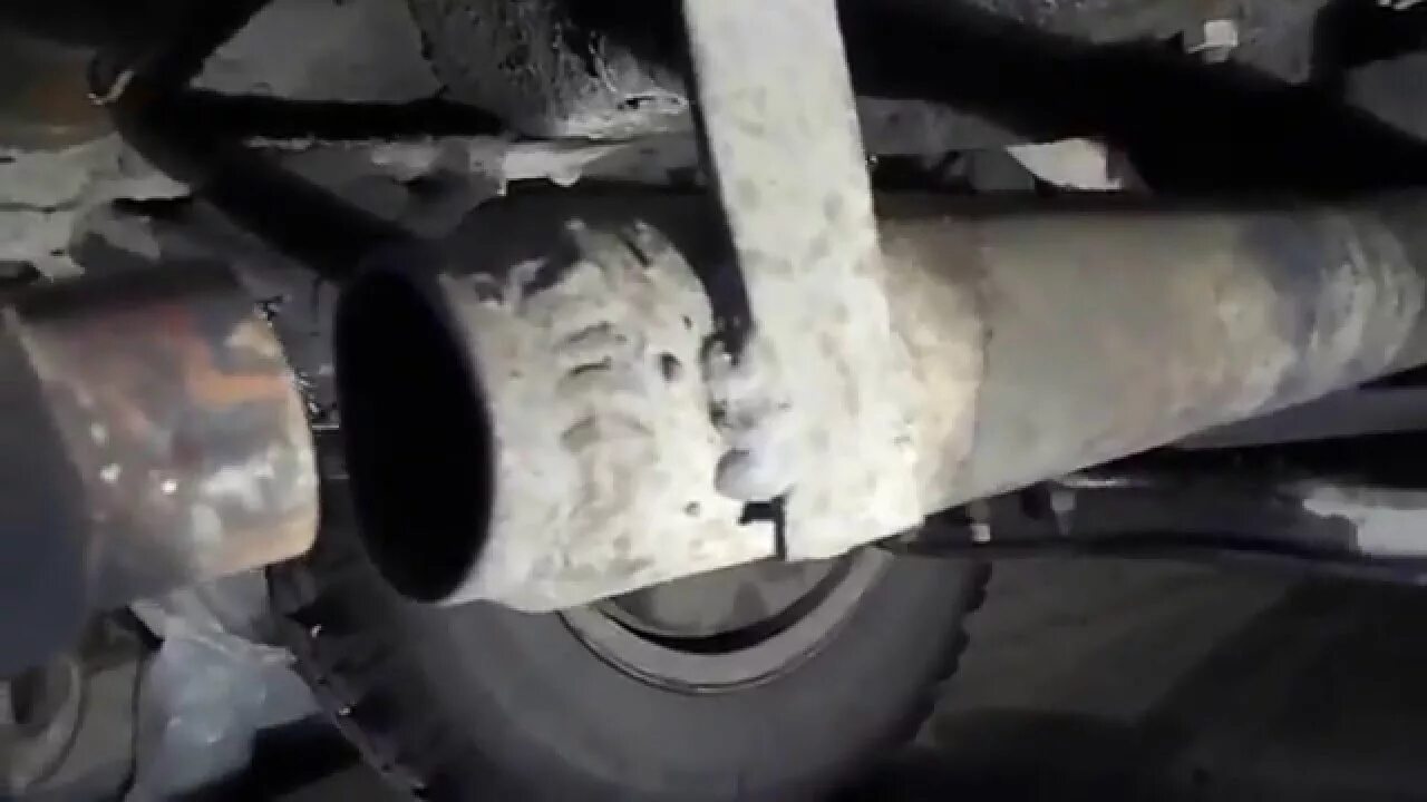 Подогрев двигателя трактора т 40 паяльной лампой. Подогрев двигателя с помощью паяльной лампы на газель. Подогреватель авто из паяльной лампы. Подогреватель газ 69 паяльной лампой. Приспособление для прогрева двигателя уаз паяльной лампой.