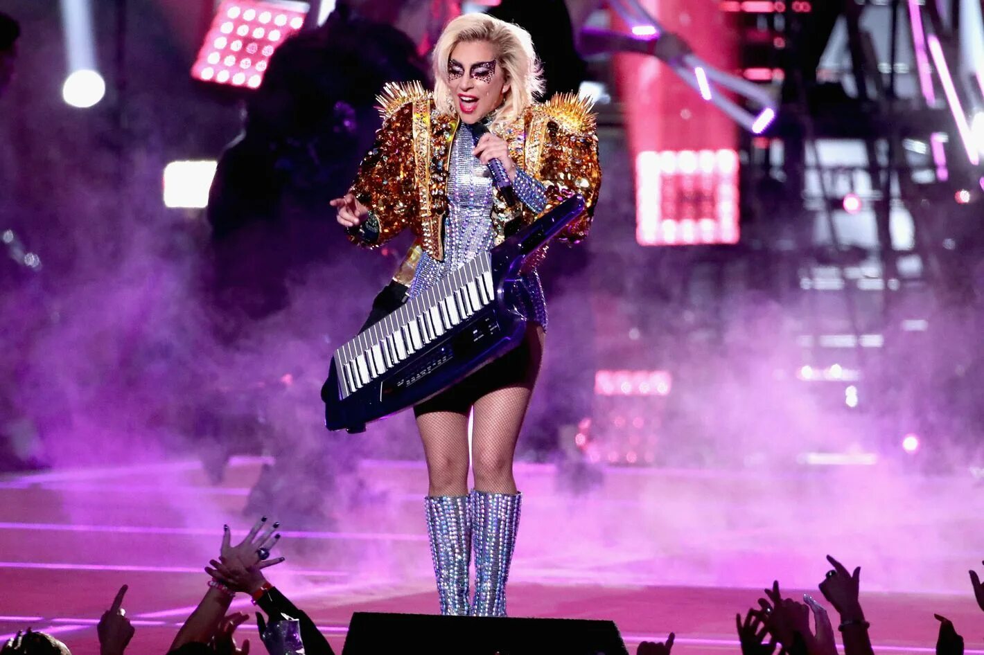 Леди гага дэнс. Lady Gaga Chromatica Tour. Леди Гага шоу. Леди Гага на сцене. Lady Gaga Chromatica Ball.