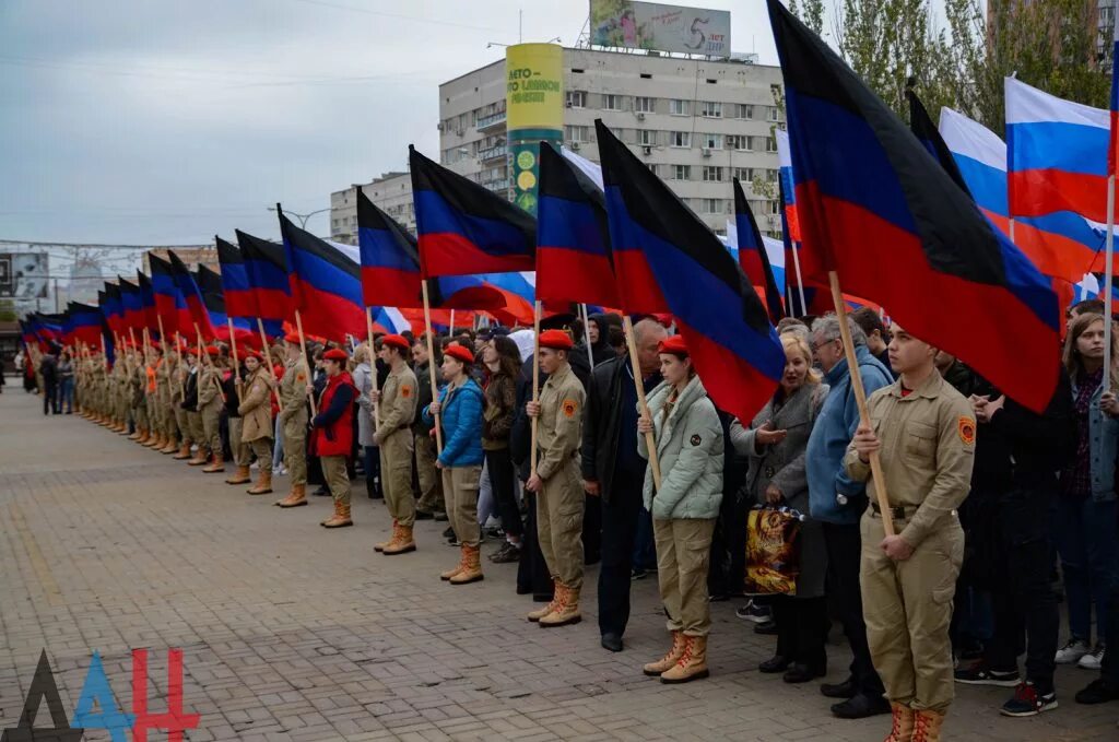 Россия республика независимость. Флаг ДНР. Флаг Донбасса флаг ДНР. ДНР Россия. Знамена Донбасса и ЛНР.