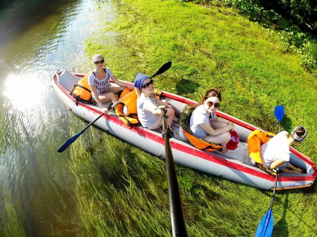 Сплав по угре на плоту. Река угра сплав на байдарках. Сплав по реке угра на байдарках. Угра знаменка сплав. Угра река поход.