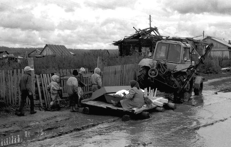 Деревня вообще то. Советская деревня. убогие советские колхозы. нищета в деревне.