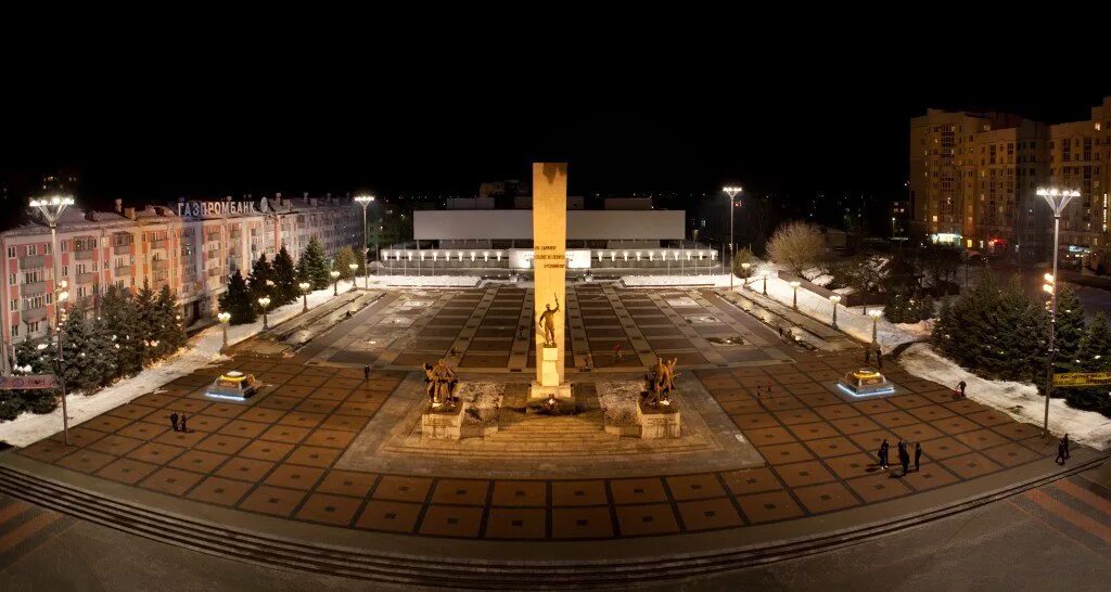 Брянск советский район площадь партизан. Брянск центральная площадь. Площадь города брянска. Дятьково площадь ленина. Площадь города брянск.