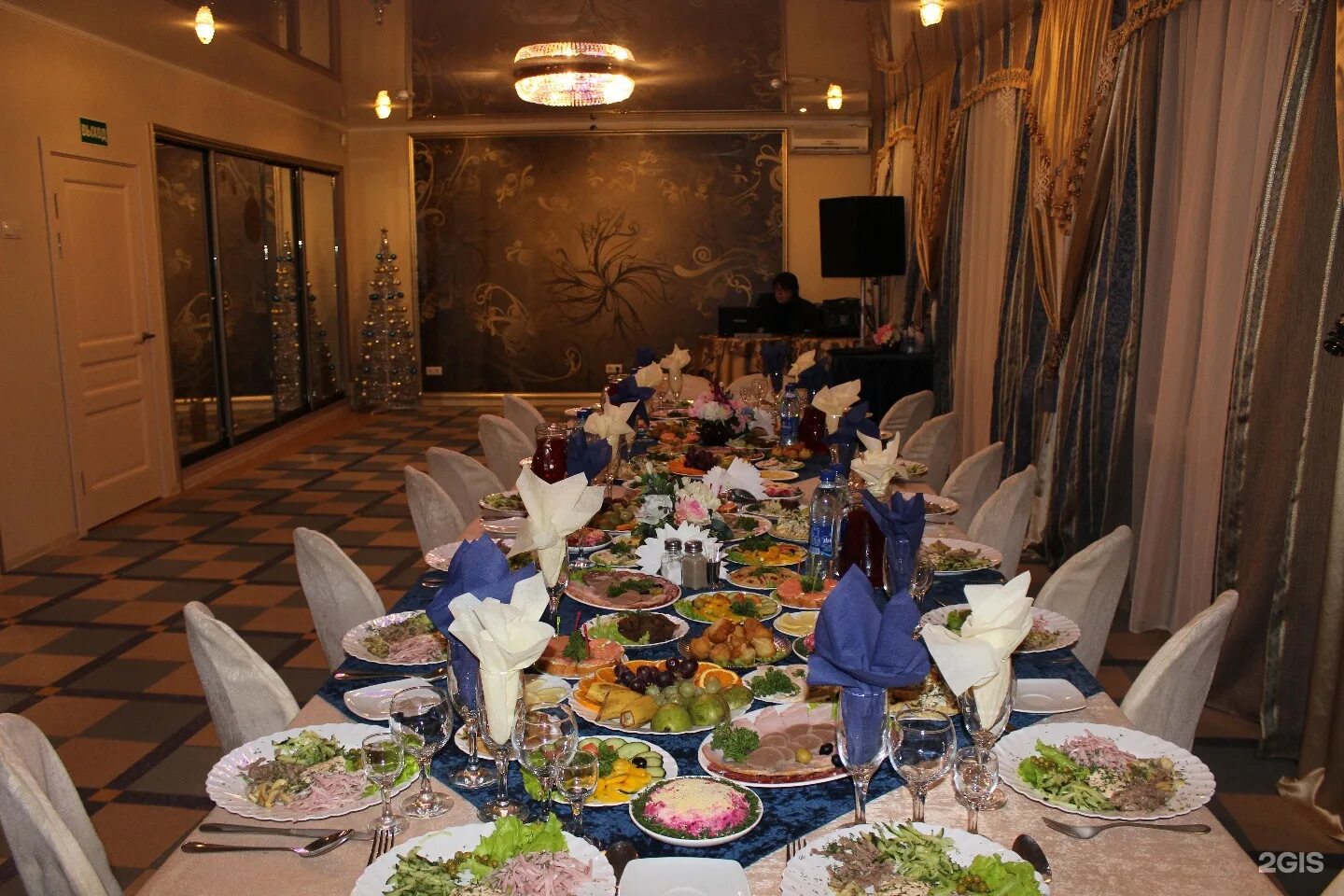 Кафе фиалка казань максимова 33а меню. Кафе фиалка казань максимова меню. Фиалка кафе казань. Кафе фиалка нижнекамск. Кафе фиалка казань.