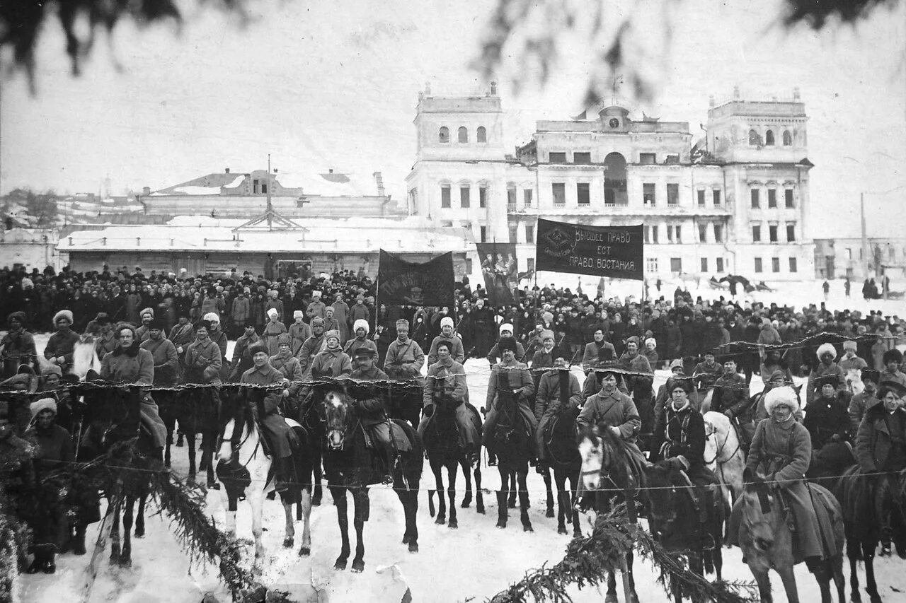 Октябрьская революция здания. Воткинское восстание 1918. Ижевск 1917. Сарапул в 1919.