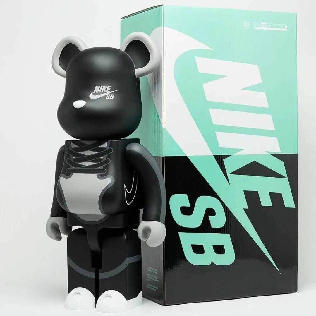 Bearbrick Nike SB 1000. Bearbrick Nike SB Black. Medicom Toy Bearbrick Nike Black 400. Bearbrick Nike SB White. Медведь найк